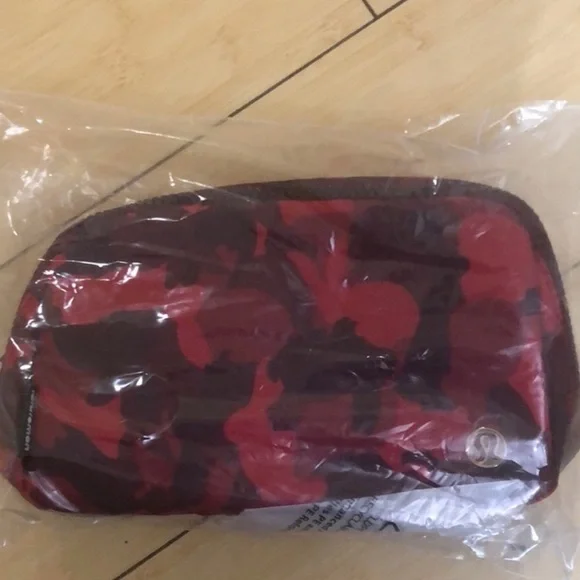 🍋 LULULEMON Lunar New Year Rabbit Everywhere Belt Bag 1L RARE FIND LAST CHANCE - Picture 10 of 12